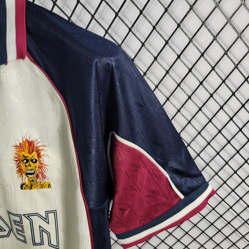 Camisa West Ham x Iron Maiden 1999 - Retrô Masculino - Branco