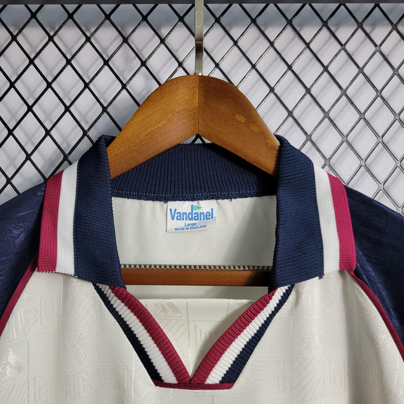 Camisa West Ham x Iron Maiden 1999 - Retrô Masculino - Branco