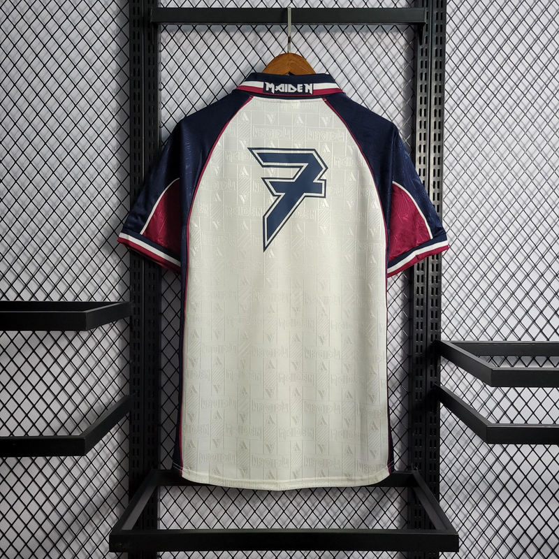 Camisa West Ham x Iron Maiden 1999 - Retrô Masculino - Branco